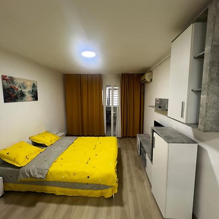 Nicolle Studio 2 Piteşti Buitenkant foto